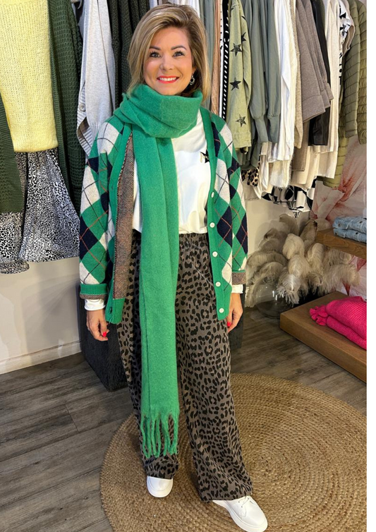 Diamond V neck knit,Leopard Corduroy pants, Milk sweat top